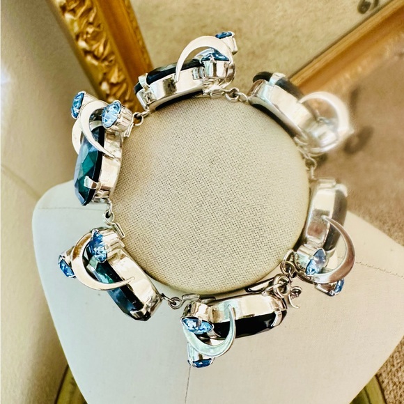 Vintage Blue Rhinestone Crystal Bracelet - Picture 13 of 17